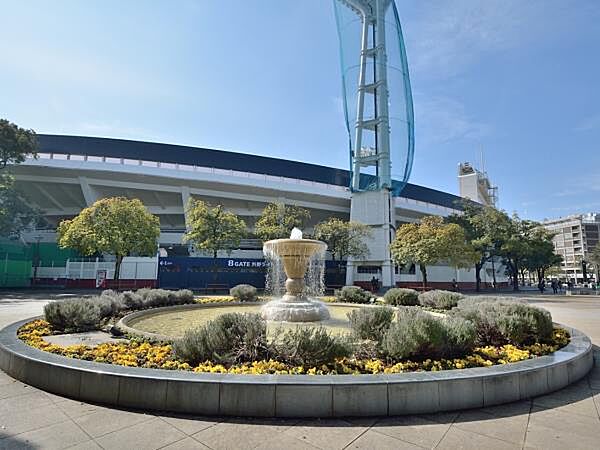 横浜スタジアム　750m　横浜スタジアムは道路を挟んだ向かい側。場外ホームランにご注意です！