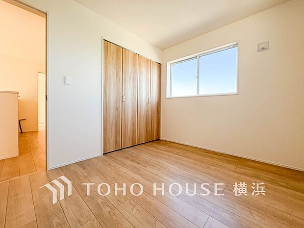 心地よい光と風があふれています。プライベートな自分時間を快適に過ごせるお部屋。