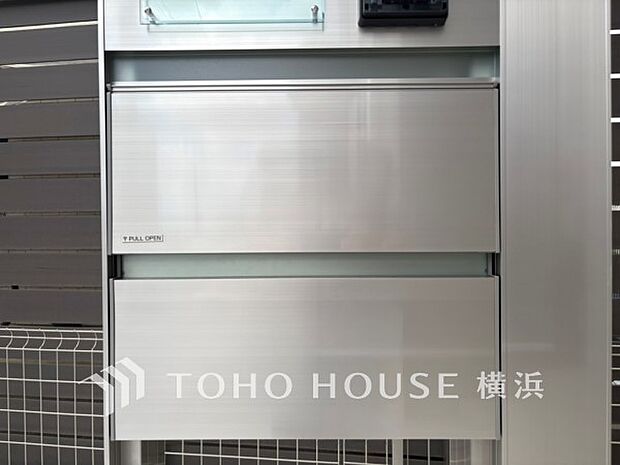 スタイリッシュな外観に見合う、オシャレな郵便受け。毎朝新聞を受け取るのも楽しみになりそう。