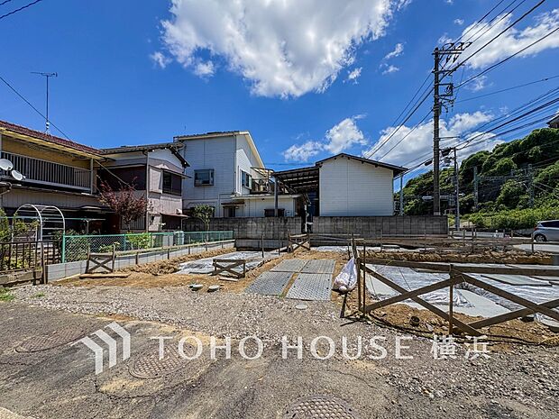 暖かな陽光と爽やかな風がハーモニーを奏でる上質な空間を愉しむ暮らし。(2026年8月撮影)