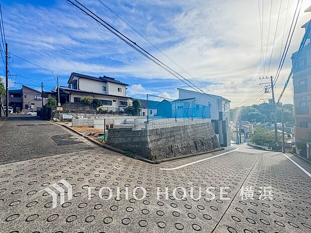 生活利便に優れた住環境に立地し、ゆとりある生活が送れます。(2026年8月撮影)