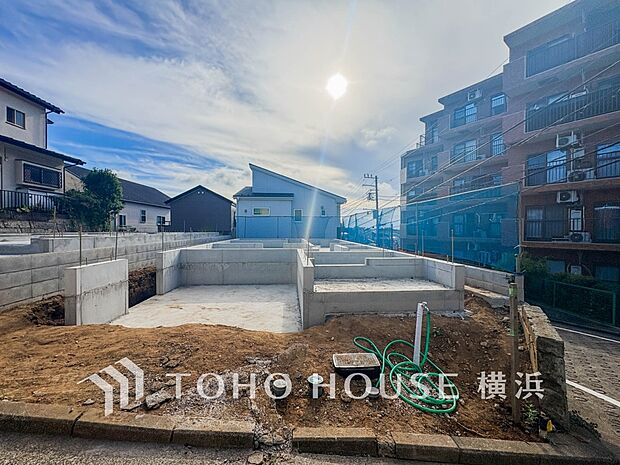 快適さや豊かさはもちろん、未来まで考えた家造りをテーマに建築されます。（2026年8月撮影）