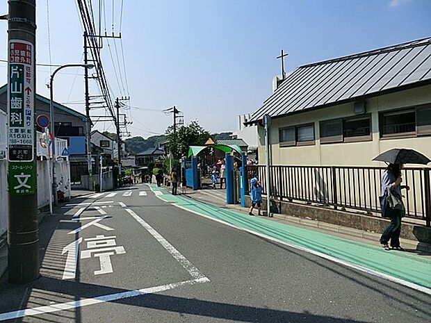 天使幼稚園 1700m カトリックの教えを基礎にした温かいこころをを豊かに育てる幼児教育を目指した幼稚園です。
