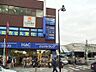 周辺：ハックドラッグ金沢文庫西口店　1200m　薬・化粧品だけではなく、食品や雑貨等もそろっており、駅前なのでお出かけ帰りのお買い物にも便利。 