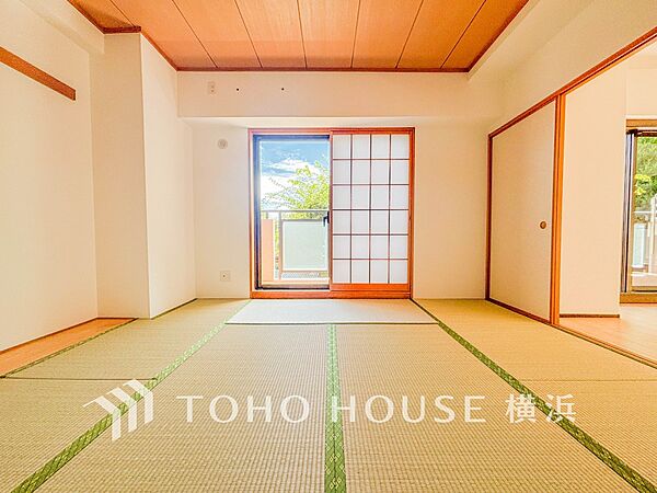 畳の香りに癒され、和の空間を感じることのできる落ち着きある一部屋です。