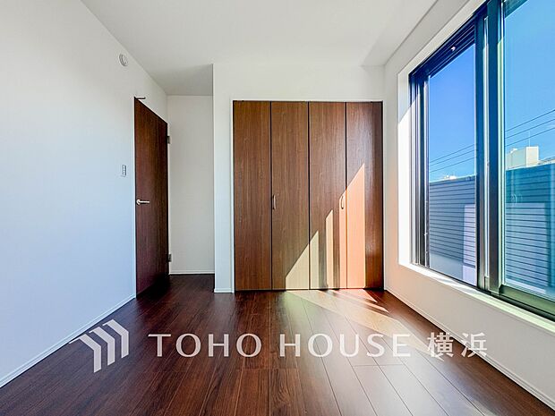 心地よい光と風があふれています。プライベートな自分時間を快適に過ごせるお部屋。
