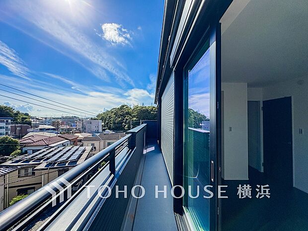 お部屋にも爽やかな風と暖かく柔らかな日差しが差し込み、毎日の暮らしを豊かに彩ります。