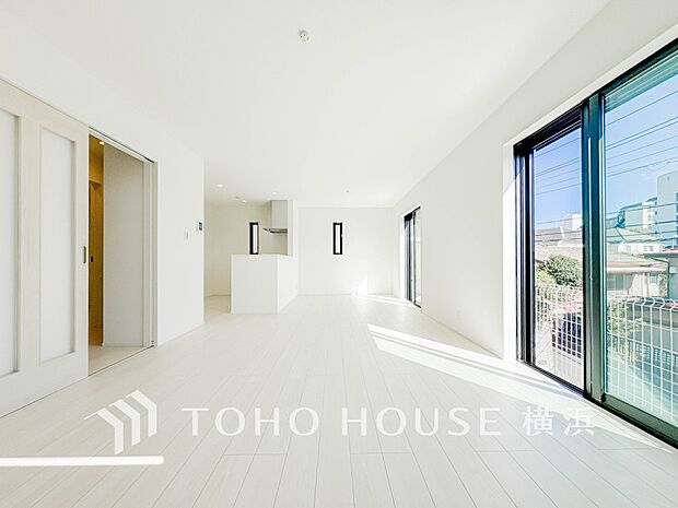 家族と過ごす時間を大切にしたい方にぴったりの明るくゆとりある住空間です。