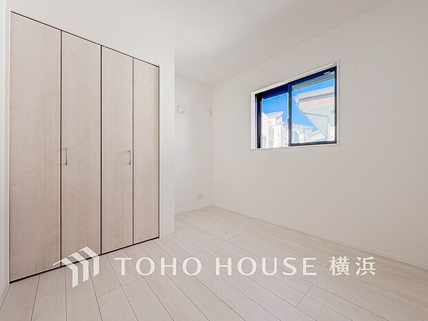 心地よい光と風があふれています。プライベートな自分時間を快適に過ごせるお部屋。