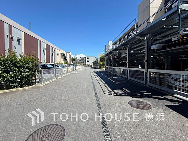 敷地内駐車場（空き状況はお問い合わせください）。