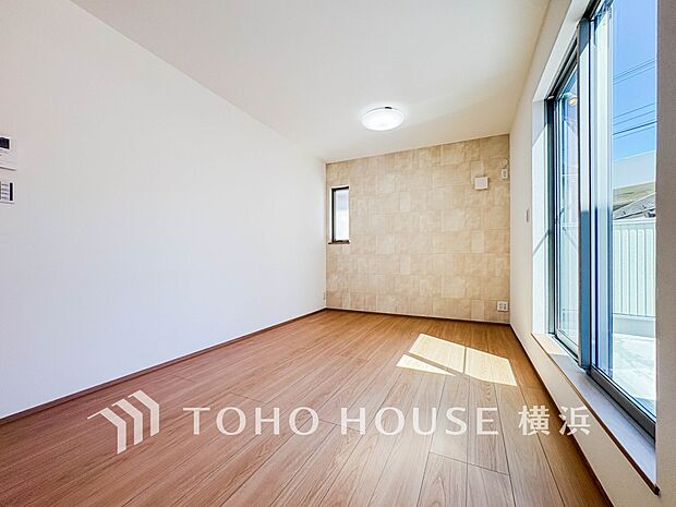 一日の疲れをいやしてくれる寝室。時を忘れて過ごす場所として過ごせるお部屋。