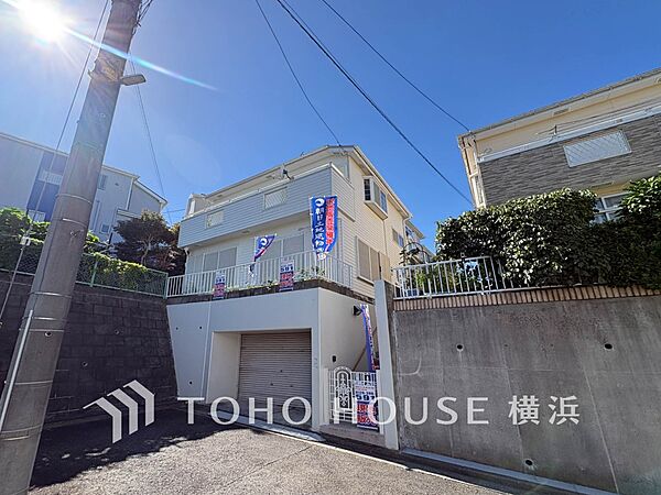 忙しく過ぎゆく日常を置き去るほど、ゆったりした時間が流れる住環境。（2026年8月撮影）