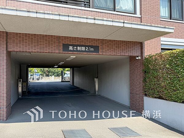 敷地内に駐車スペースがあると日々の暮らしのをスムーズに運ぶ事が出来ます。（空き状況はお問合せ下さい）