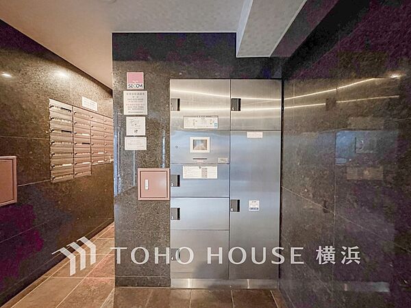 普段留守がちなご家族にも安心な宅配ボックスを完備。再配達を頼む手間を省ける嬉しい設備です。
