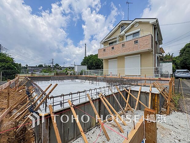 良質な環境に暮らす永住の邸がここに誕生します。(2026年8月撮影)