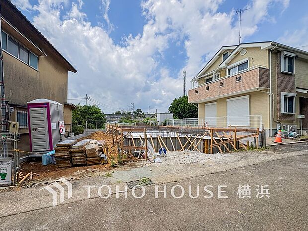 表現された空間は豊かな光と風を纏い、暮らしの時間を豊かにしてくれます。(2026年8月撮影)