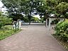 周辺：小雀公園　1300m　テニスコートや運動広場など有料施設の他、雑木林、湿地、草地などの豊かな自然環境が整った公園です。 