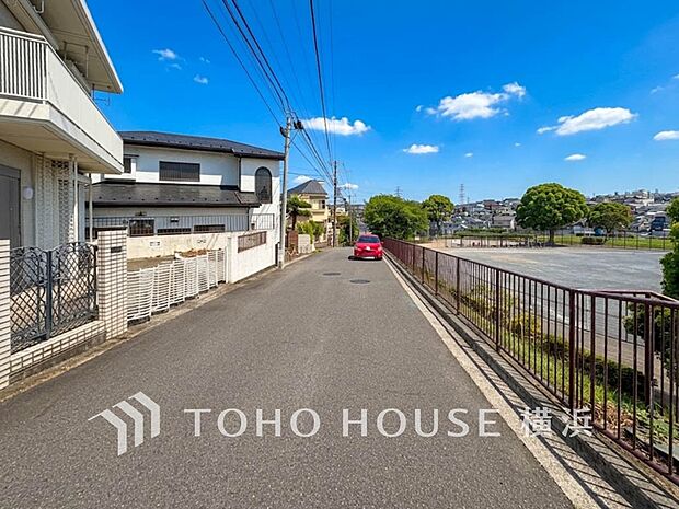 穏やかな住環境で子育てファミリーにもおすすめです。(2026年8月撮影)