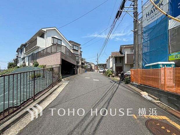 子育て環境、生活利便に優れた住環境に立地し、ゆとりある生活が送れます。(2026年8月撮影)