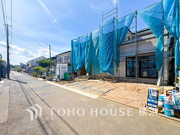 暖かな陽光と爽やかな風がハーモニーを奏でる上質な空間を愉しむ暮らし。（2026年8月撮影）