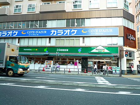 マルエツプチ山下公園店 240m 品揃えも価格もお手頃かつ、駅すぐという立地に加え、24時間営業なのでいつでもお買い物ができて便利。