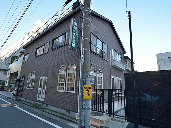 さくら幼稚園　550m　アットホームで子供の個性を大切にしてくれて、のびのび育ててくれる幼稚園です。