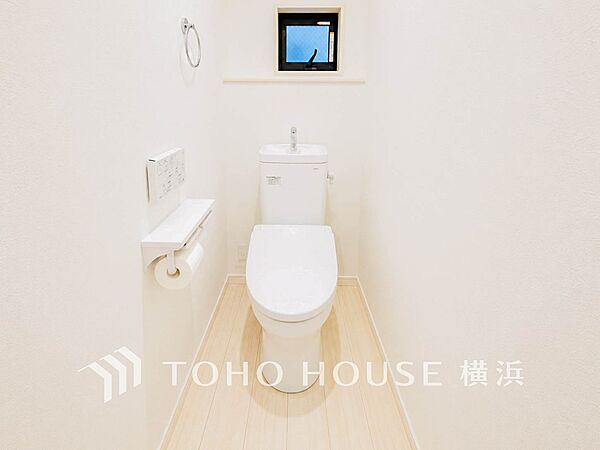 清潔感溢れるトイレ。落ち着いた空間で安らぎのひとときをお過ごしいただけます。