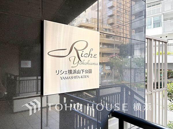 帰宅されるご家族や訪れる方を優しく迎え、安らぎに満ちた生活空間を予感させてくれます。