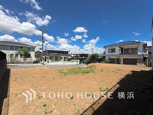 暖かな陽光と爽やかな風がハーモニーを奏でる上質な空間を愉しむ暮らし。（2026年8月撮影）