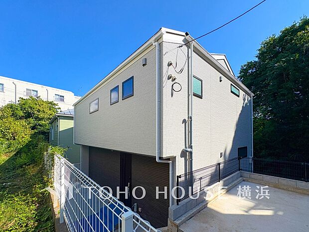 お住まいの顔となる玄関。住まう方のプライドを満たすクオリティを備えています。