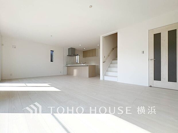 和やかで洗練された空間の演出。寛ぎとコミュニケーションを育む居心地のよい場所。