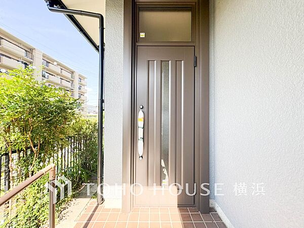 お住まいの顔となる玄関。住まう方のプライドを満たすクオリティを備えています。