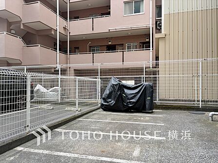 バイク置き場も完備してます。