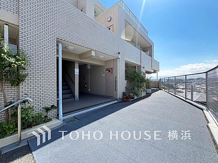 お住まいの顔となる玄関。住まう方のプライドを満たすクオリティを備えています。