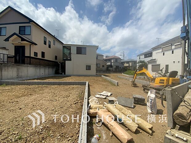 良質な環境に暮らす永住の邸がここに誕生します。(2026年8月撮影)