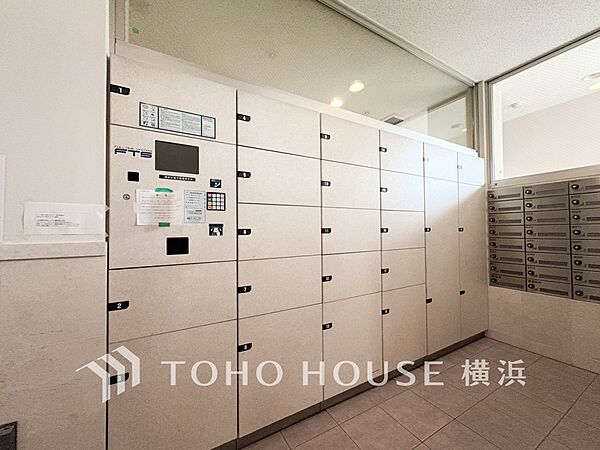 普段留守がちなご家族にも安心な宅配ボックスを完備。再配達を頼む手間を省ける嬉しい設備です。