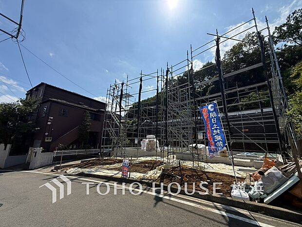穏やかな住環境で子育てファミリーにもおすすめです。（2026年8月撮影）