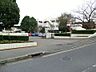 周辺：横浜市立義務教育学校霧が丘学園中等部　1400m　徒歩20分。中学生の体力づくりにはぴったりの距離かもしれませんね。 