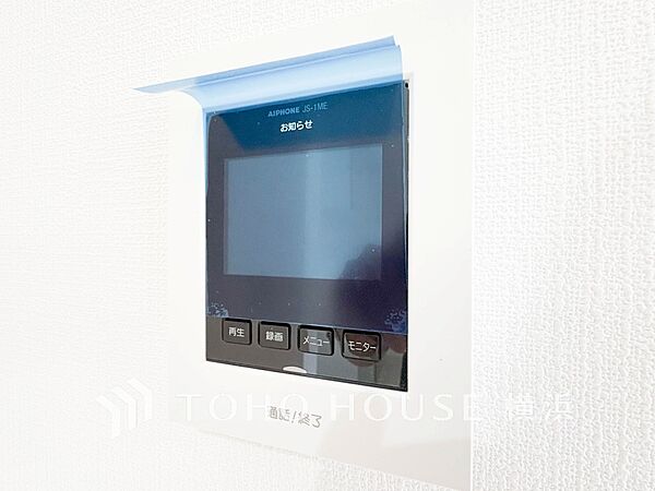 誰が来てもわかる様にモニター付きインターホンを設置。快適と安らぎを合わせた優しい設計。