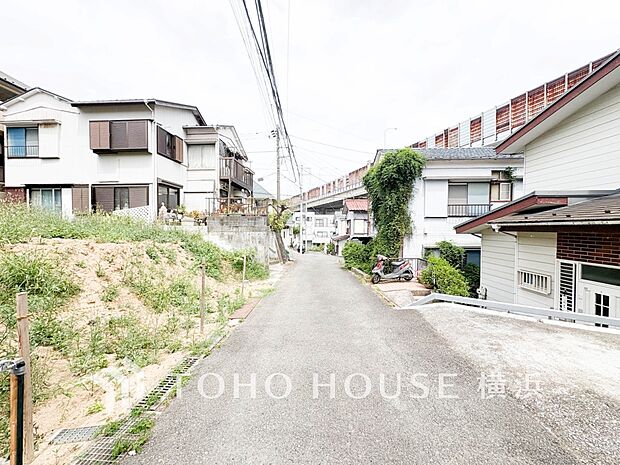 子育て環境、生活利便に優れた住環境に立地し、ゆとりある生活が送れます。(2026年8月撮影)