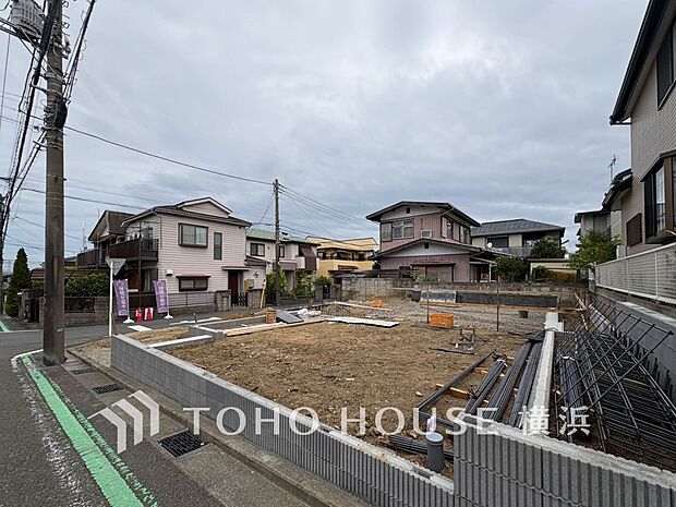 良質な環境に暮らす永住の邸がここに誕生します。(2026年8月撮影)
