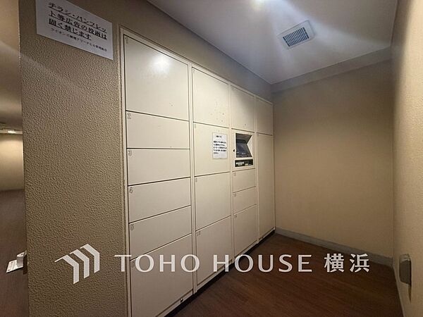 普段留守がちなご家族にも安心な宅配ボックスを完備。再配達を頼む手間を省ける嬉しい設備です。