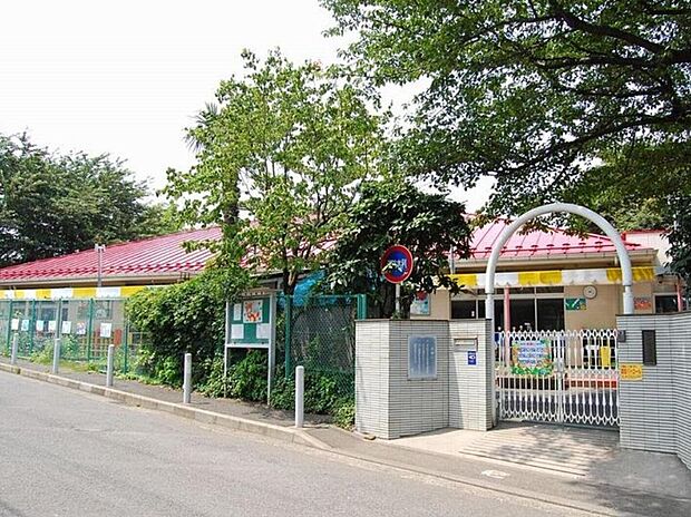 神大寺幼稚園　700m　さまざまな遊びを通して、こどもたちは体を動かす喜び、友だちと関わり心を通わす喜びを味わいます。 