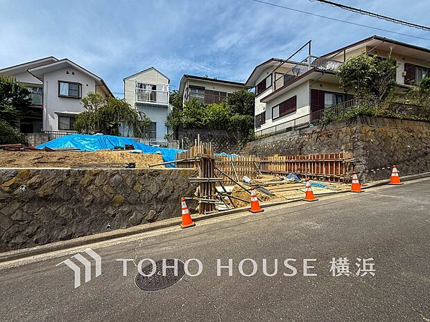 表現された空間は豊かな光と風を纏い、暮らしの時間を豊かにしてくれます。（2026年8月撮影）