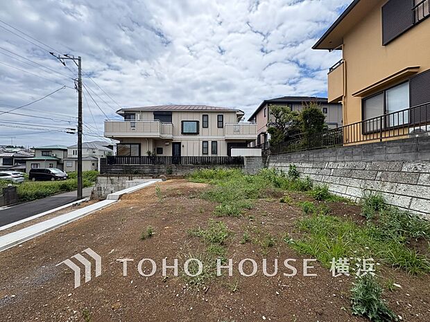 良質な環境に暮らす永住の邸がここに誕生します。(2026年8月撮影)