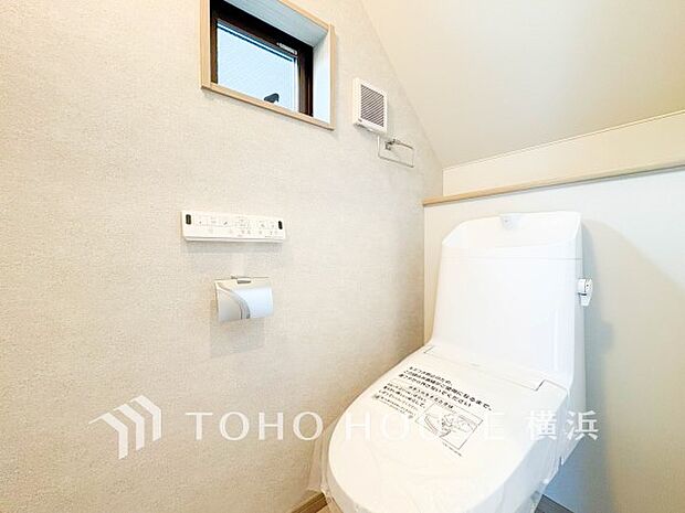 清潔感溢れるトイレ。落ち着いた空間で安らぎのひとときをお過ごしいただけます。