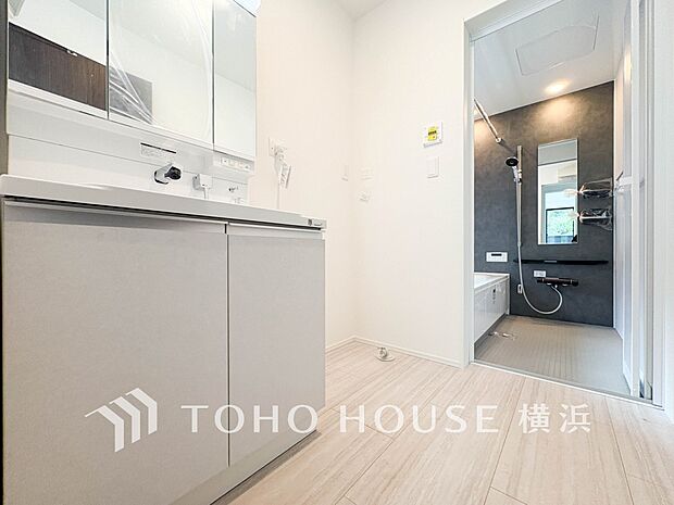ご家族の1日が始まり、1日の終わりを締めくくる洗面空間。