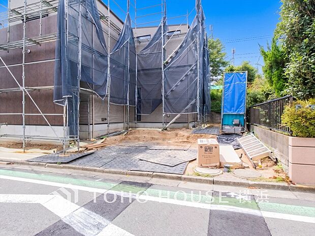 十分な広さのカースペースは、お車4台分の広さがあります。(車種によります)