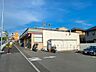周辺：セブン-イレブン 横浜栄小山台2丁目店　1000m　オリジナルブランド商品やホットスナック・コーヒーも人気です。 