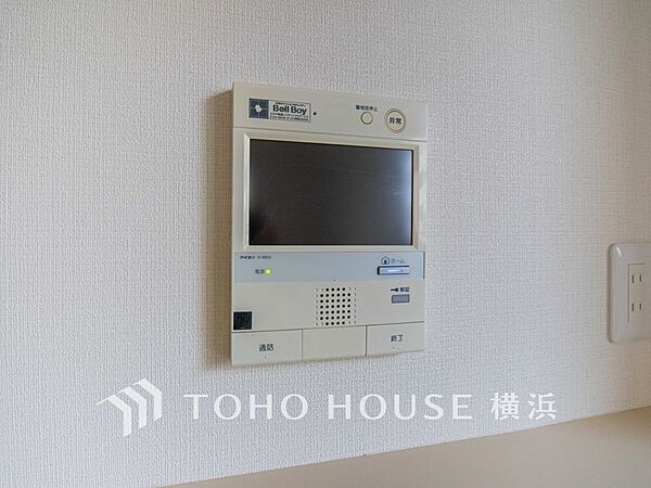 誰が来てもわかる様にモニター付きインターホンを設置。快適と安らぎを合わせた優しい設計。